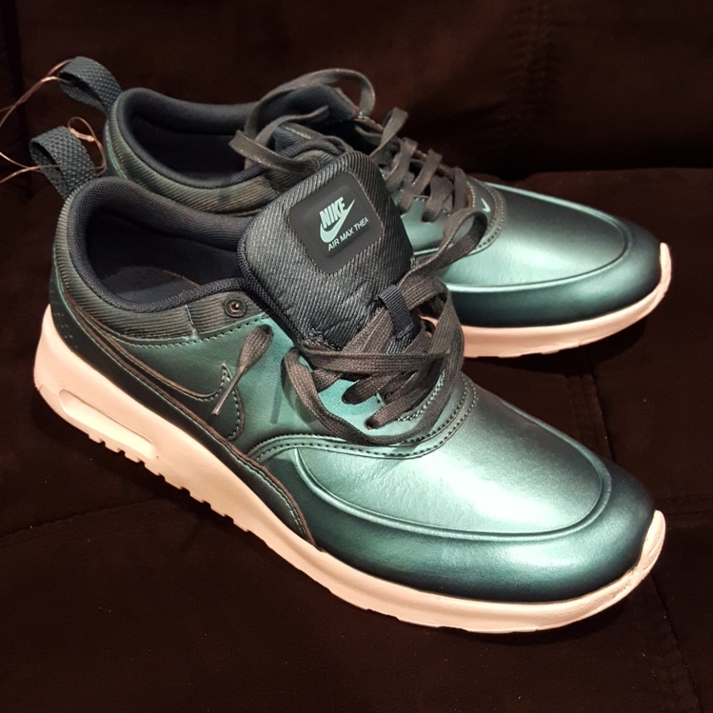 NWT Iridescent green foil Nike Air Max